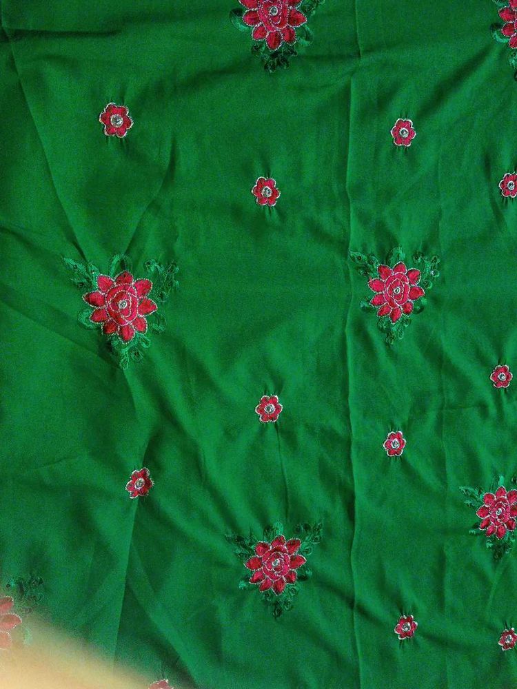 Green 💚 Colour Rose 🌹 Design Unstitched Suit.