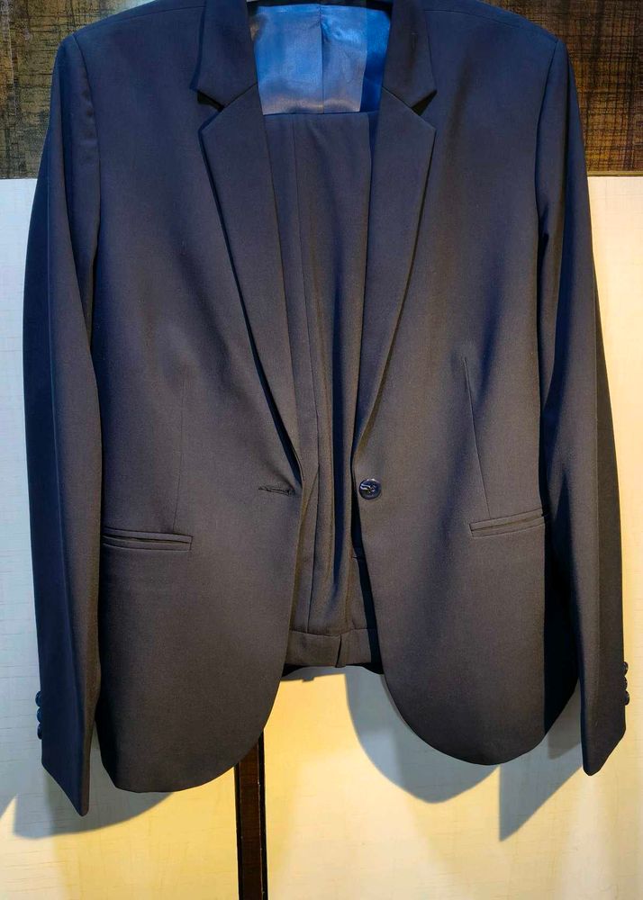 Navy Blue Women&#39;s Business Suit