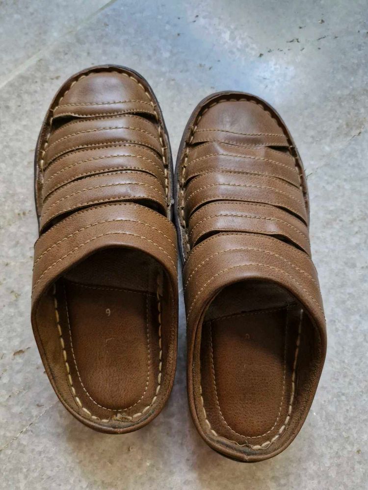 Boy&#39;s Brown Chappal