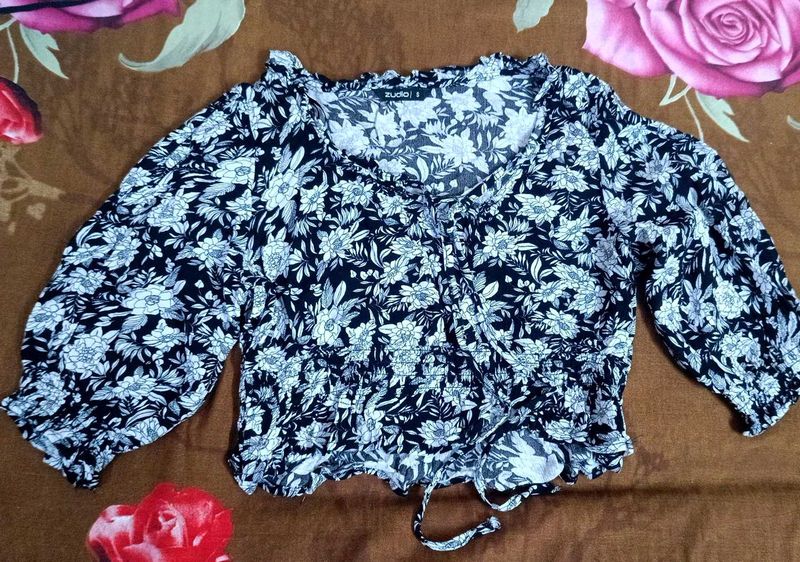 Floral Print Tie-Front detail Crop Top