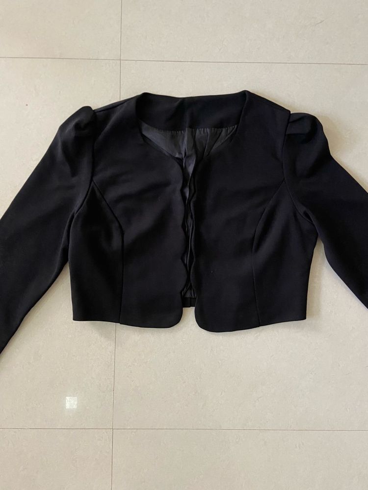Chic Black Cropped Jacket/ Blazer
