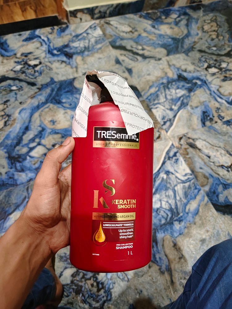 Tresseme Keratin Smooth Shampoo (1 Litre) With Fre