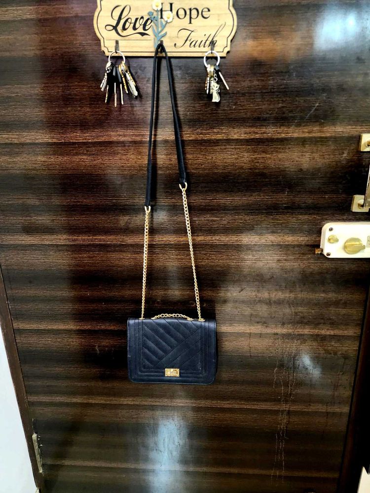 Black Sling Bag 👛 🎒