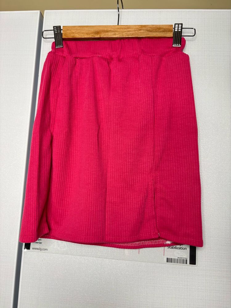 Pink ribbed mini skirt