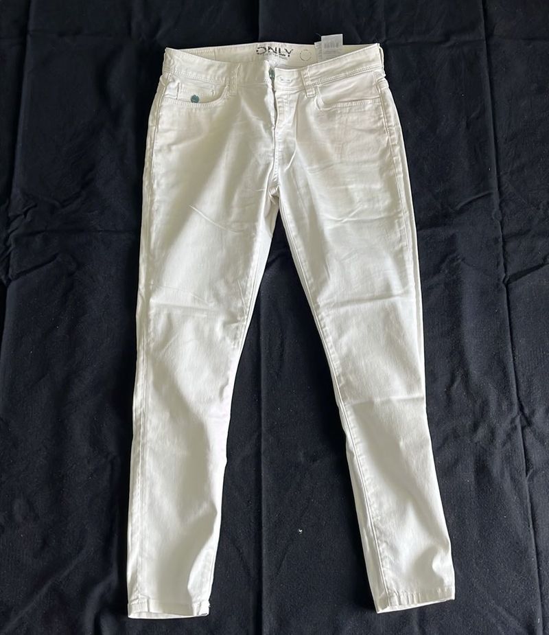Only Chic Off White Slim Fit Stretchable Jeans