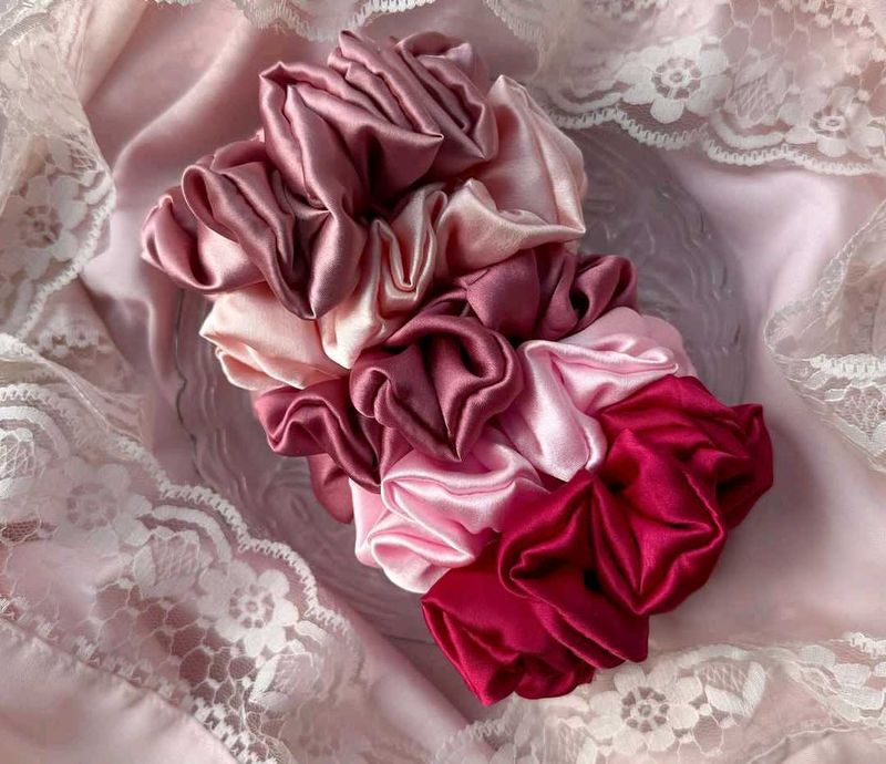 5 satin scrunchies