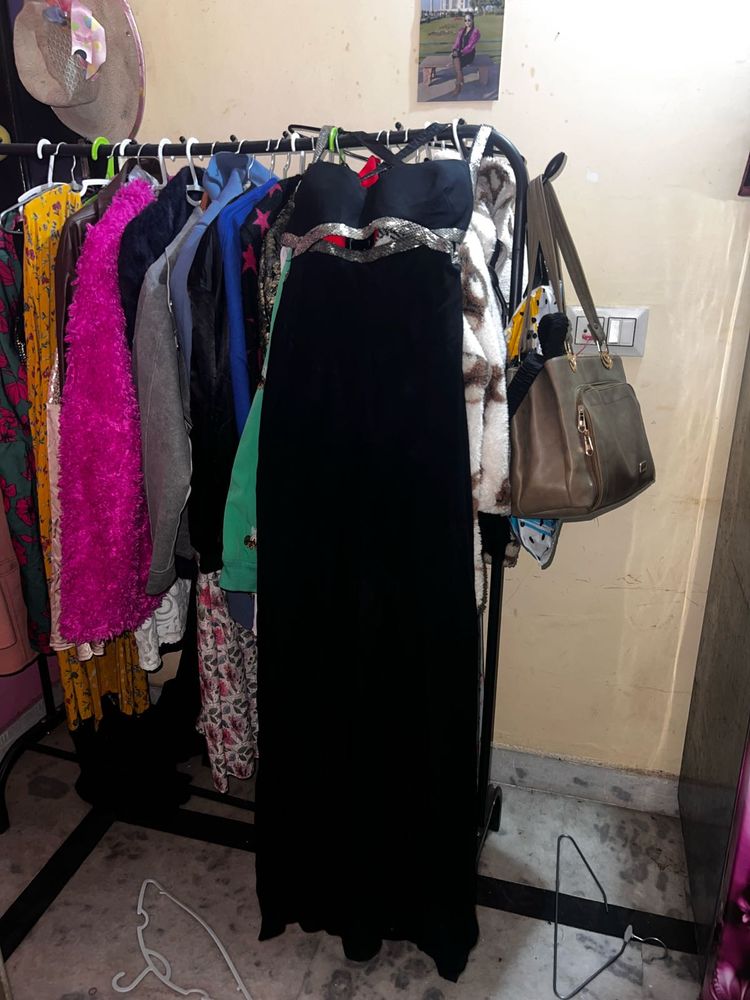 Elegant Black Maxi Dress