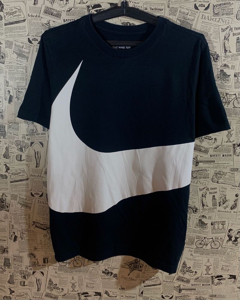 Nike Swoosh Tee