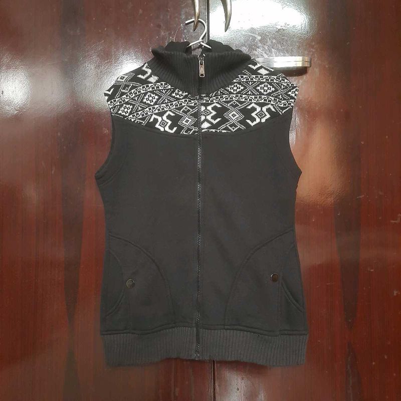 Sleeveless Woolen Hoodie