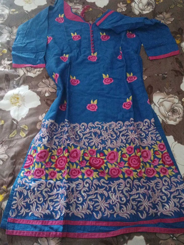 Floral Embroidered Kurta