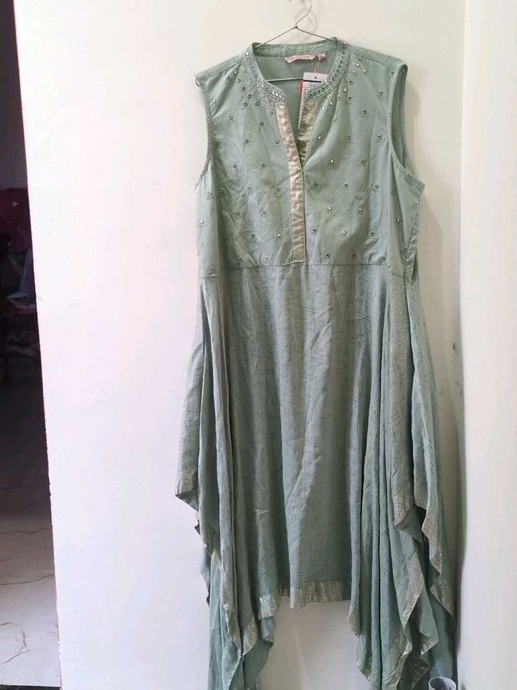 URGENT SELLING!! Elegant Sleeveless Tunic Top