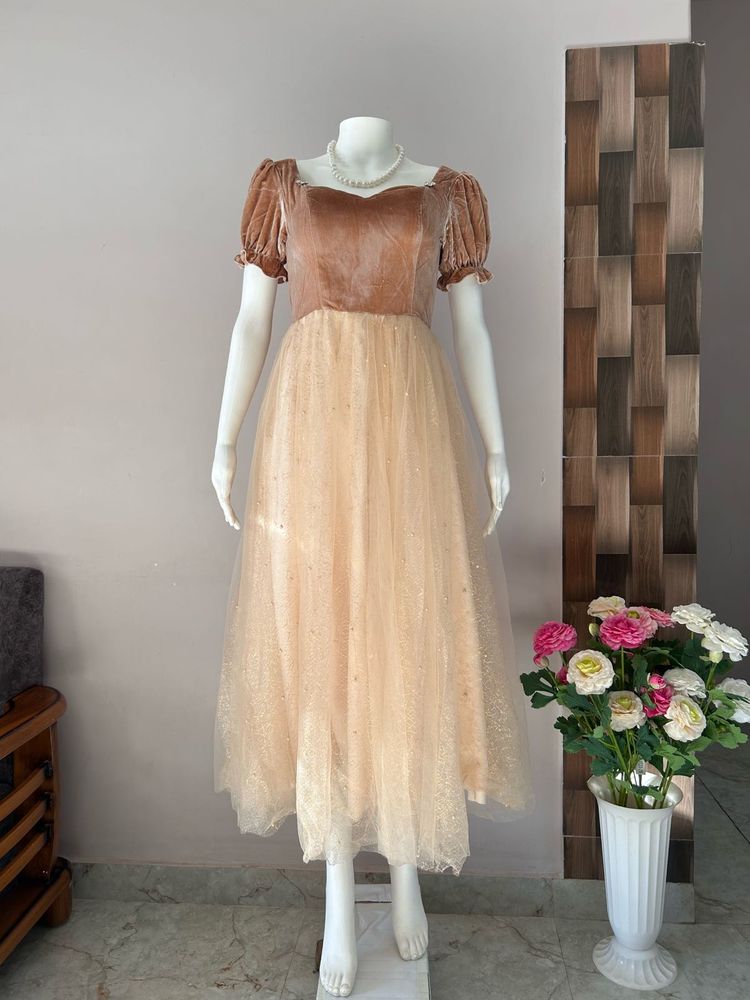 vintage puffed sleeves shimmery gown with beads