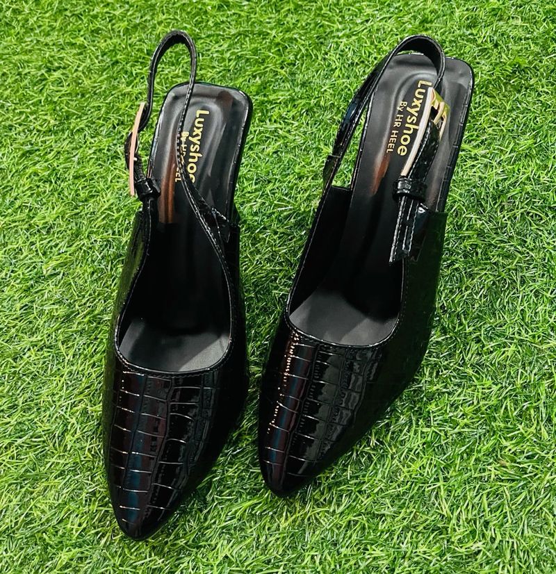 Chic Black Slingback Heels