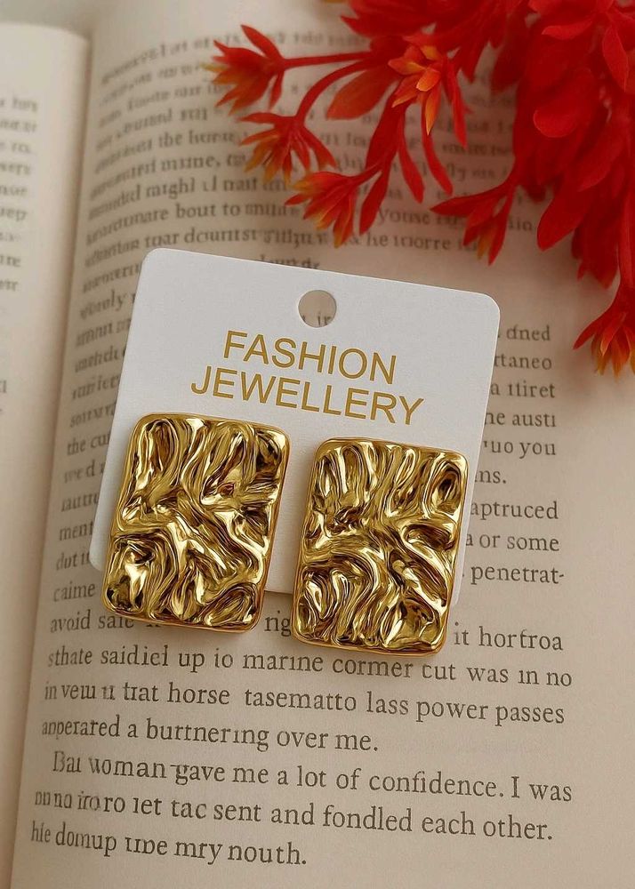 Combo Of 2 Anti Tarnish Wave Studs😍