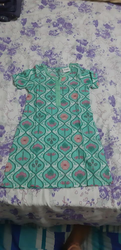 Max kurta fr 2 to 3 yr old gal