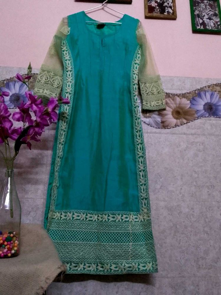 Long Pakistani Kurta...(Hania Ameer) Look