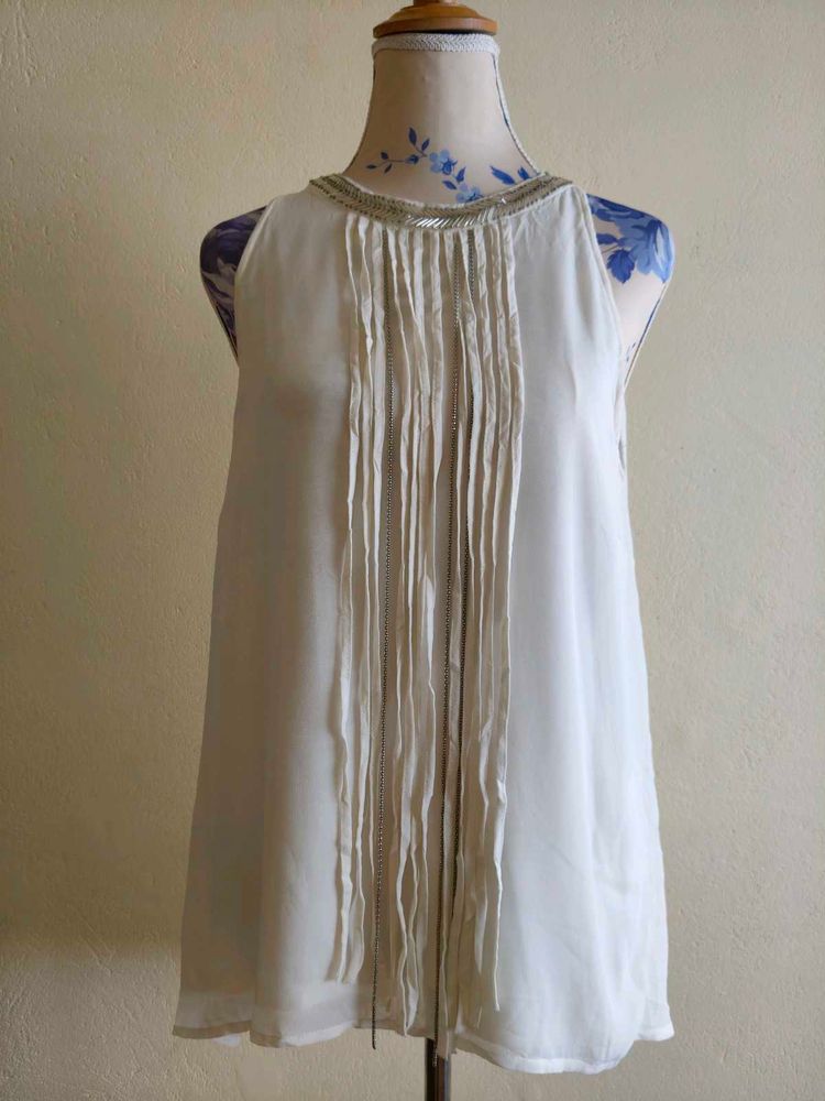 Chic Sleeveless Blouse