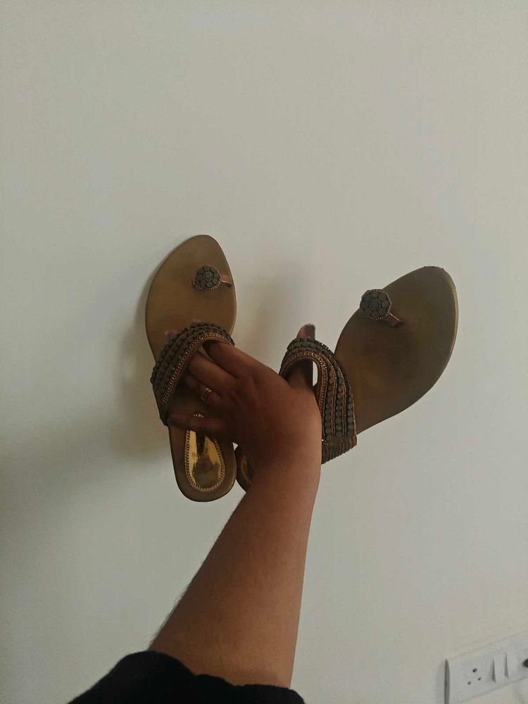 Stylish Ethnic Toe Ring Sandals