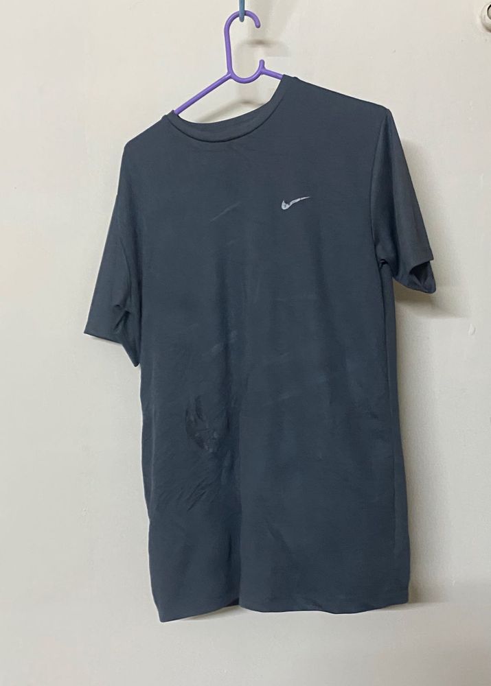 Nike T Shirt