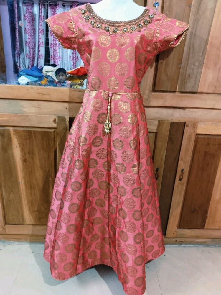 Buy Gown Get Freebie Saree With Blouse Piece