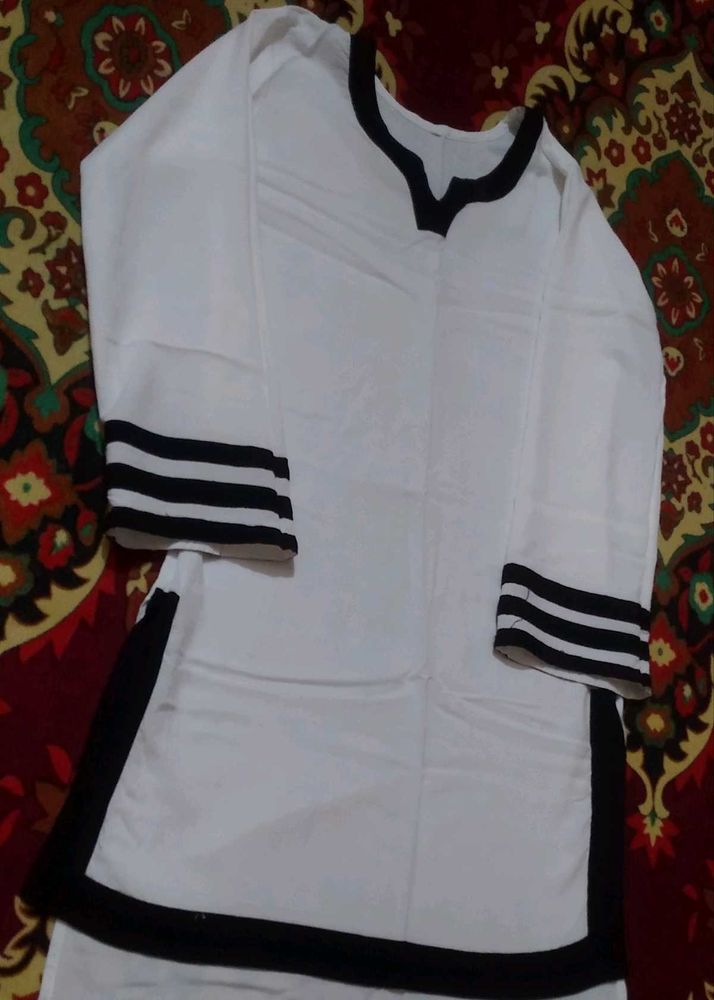 Pakistani Style Kurta Sets.