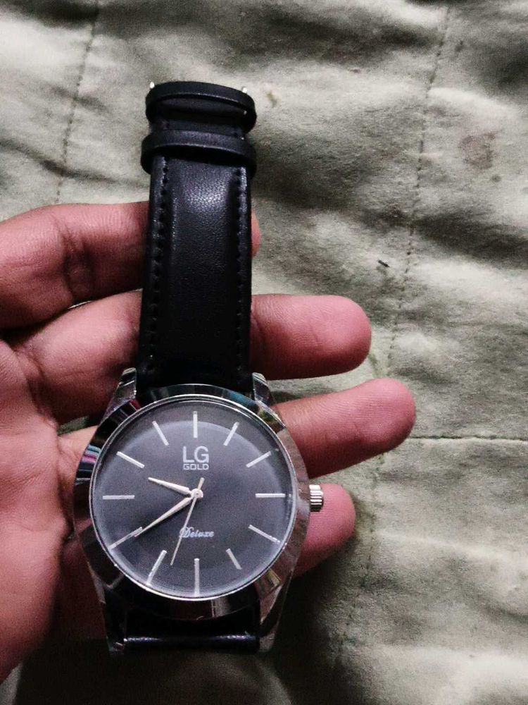 LG Gold Deluxe Watch