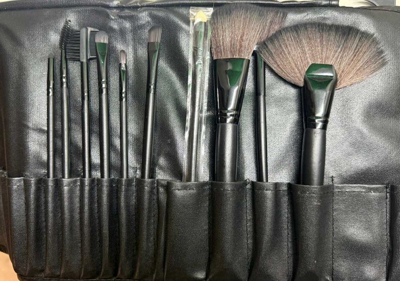 Makeup Brush Set with Case