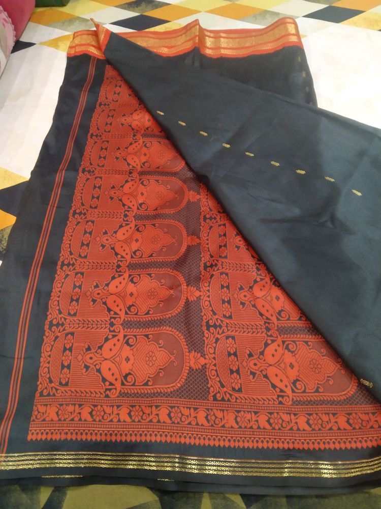 BLACK BEWITCHING SILKSAREE WITH GERUA CRAFT PALLU