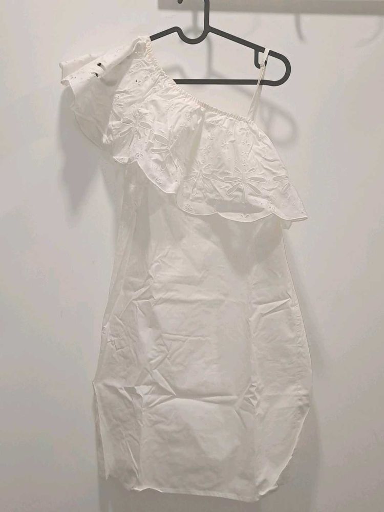 One-shoulder Cute White Dress