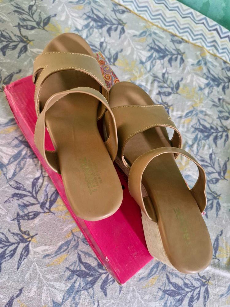 comfortable wedges in beige colour