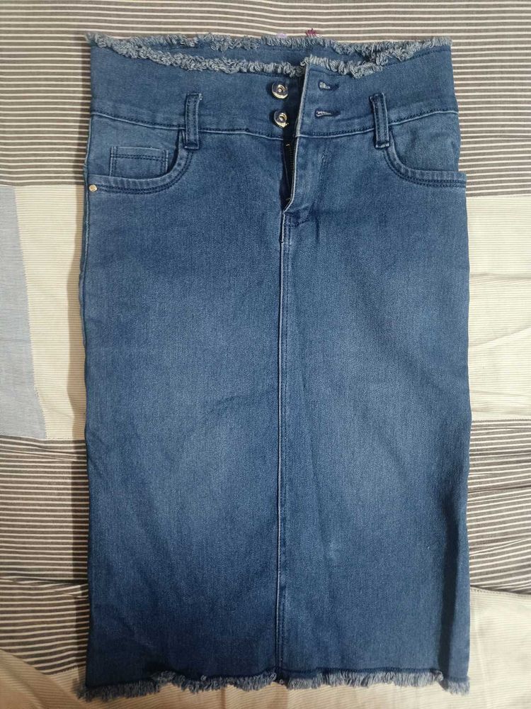 Frayed Hem Denim Pencil Skirt