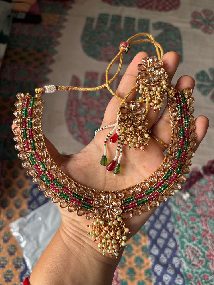 Pearl Detailing Kundan Jewellery Set