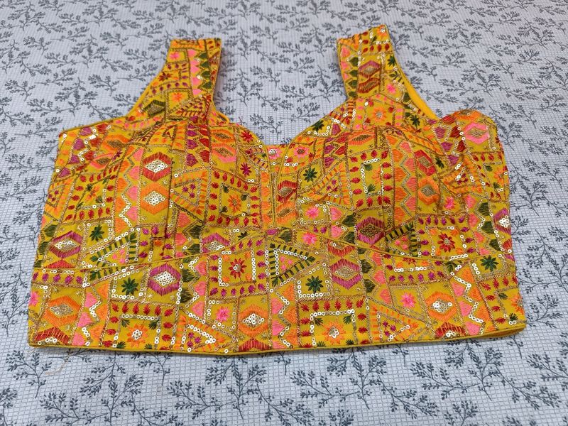 Blouse ( Paded) .. Sleeves Attached On It