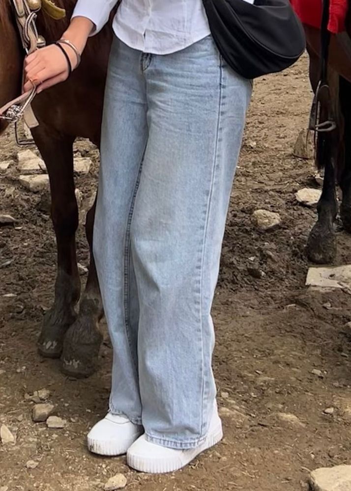 Wide leg straight jeans from Urbanic