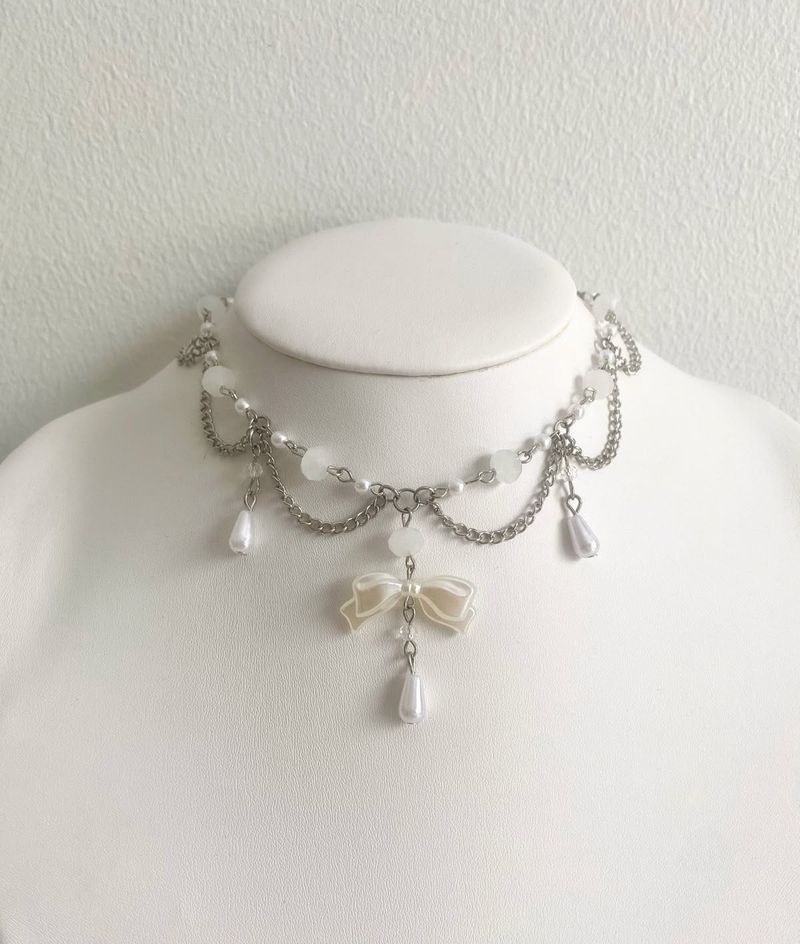 Bow Necklace