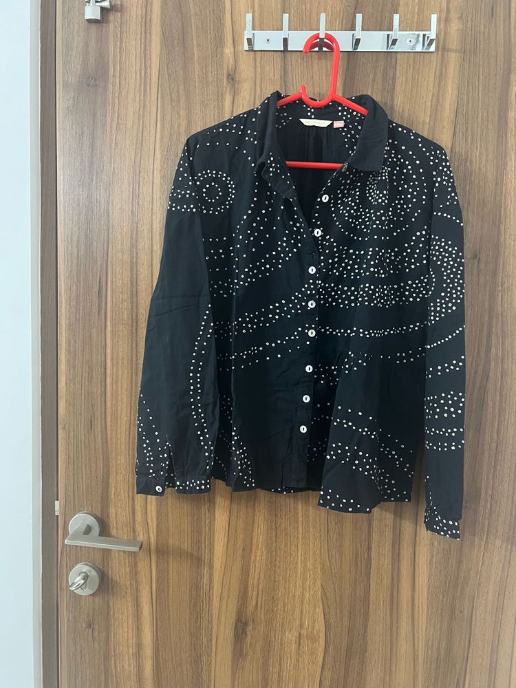 Black Shirt Type Top