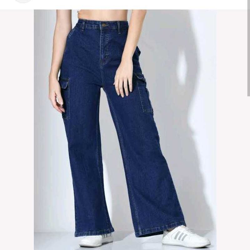 Wide Leg Cargo Jeans