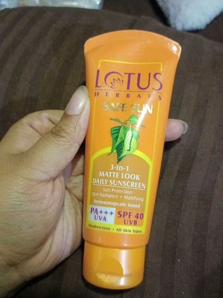 Lotus Herbals Safe Suncreen 3-in-1