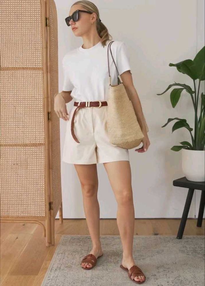 Nude Bermuda