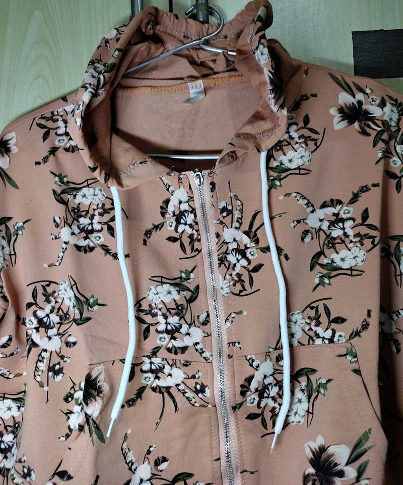 • Printed Zipper Sweater