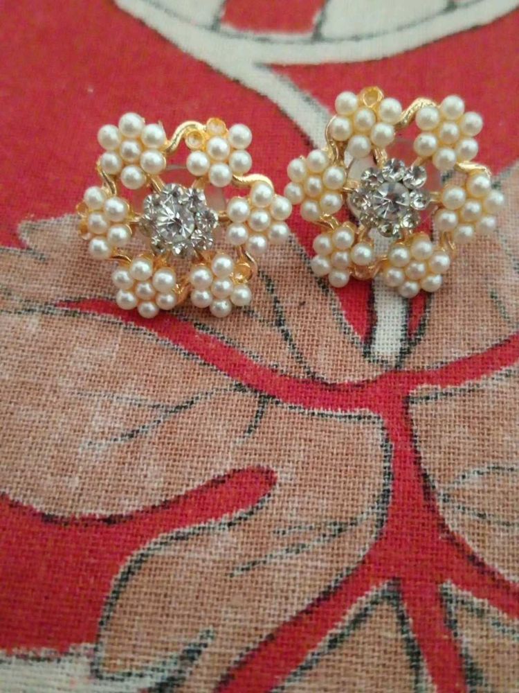 Beautiful Pearl Earrings 🎀