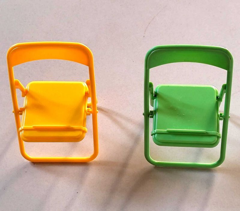 Pocket-Sized Chair-Shaped Mobile Stands