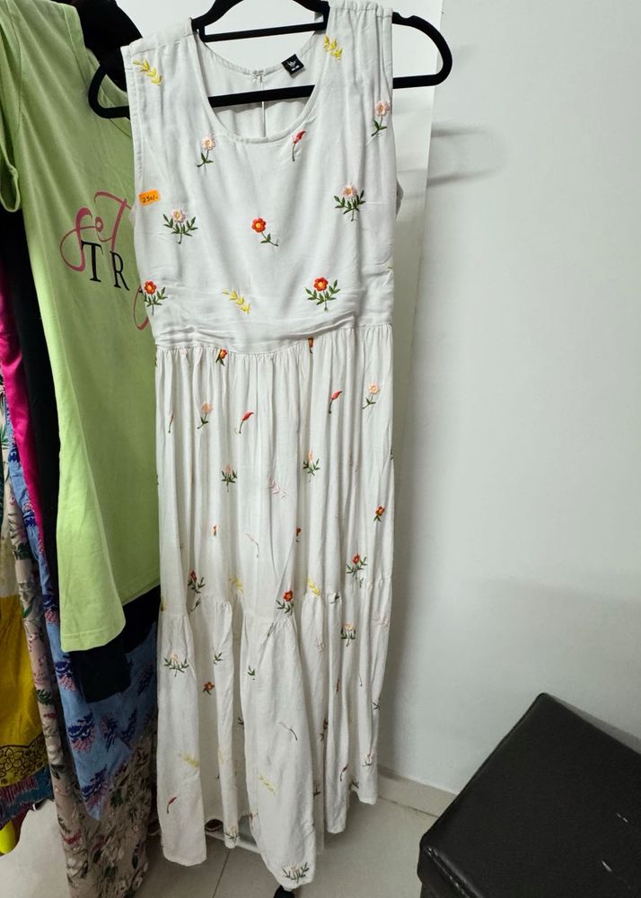 White Floral Embroidered Sleeveless Dress