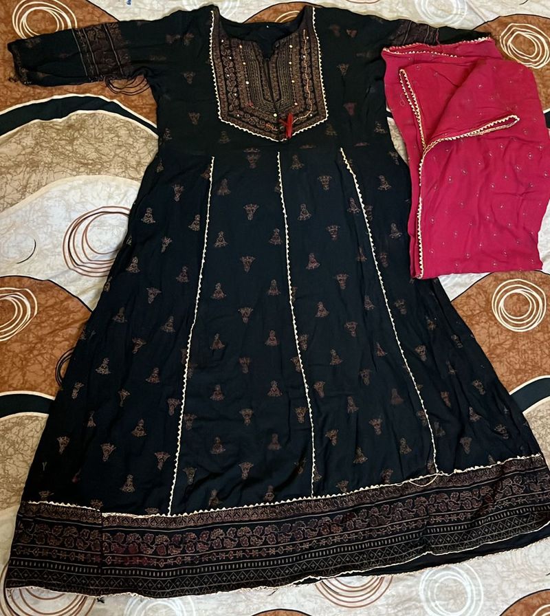 🖤🩷Beautiful Black Anarkali And Dupatta🩷🖤
