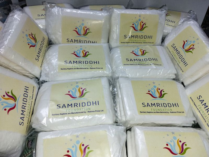 100 Pcs Long Size Pads - 200/-