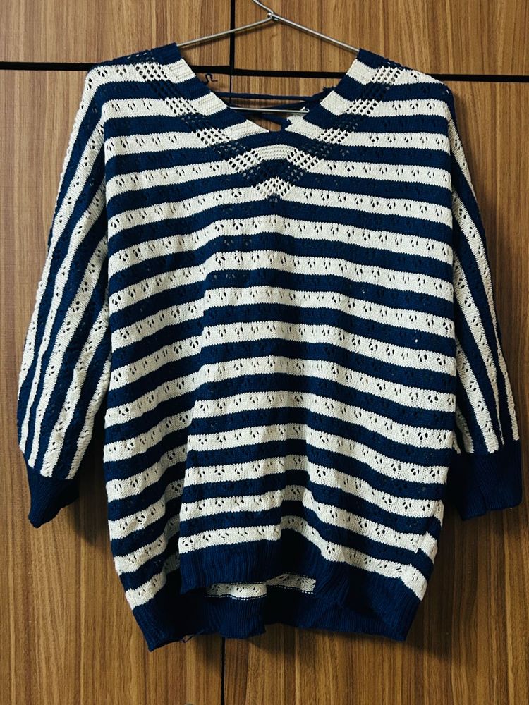 Chic Strips Crochet Top 💙🤍