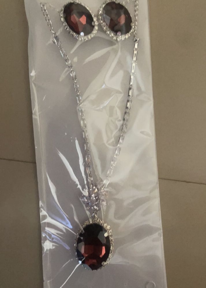 Red diamond set