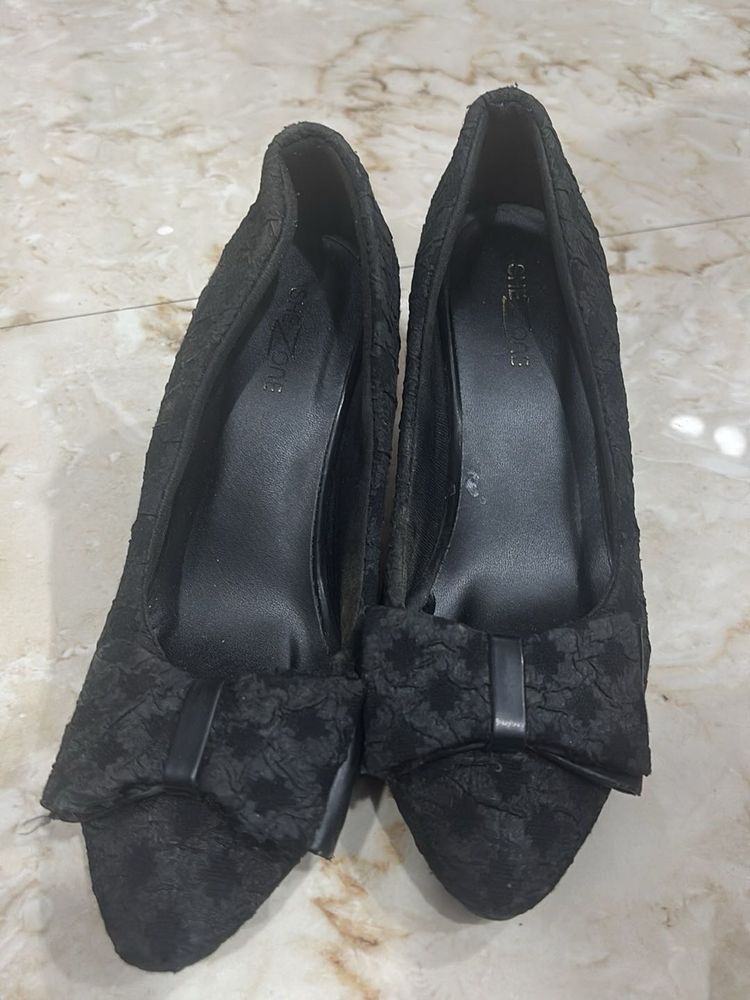 Used Black Heels Size 3 In Good Condition