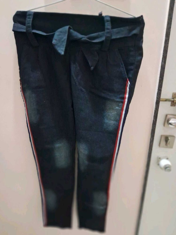 Stylish Jeans with Belt