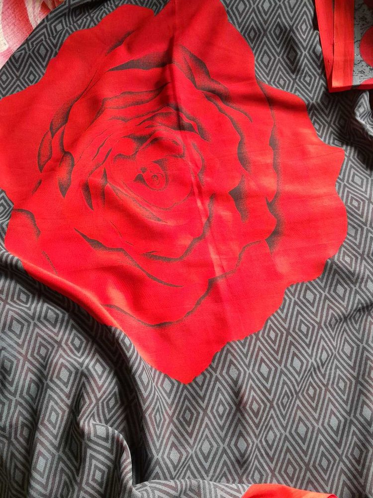 Rose Print With Dots Saree